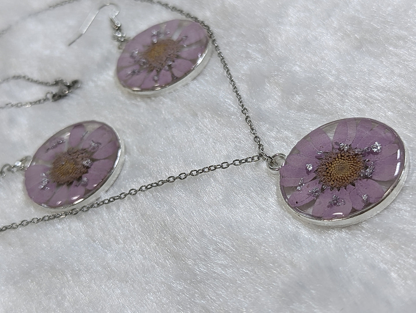 Daisy Flower Resin Jewelry -- Purple