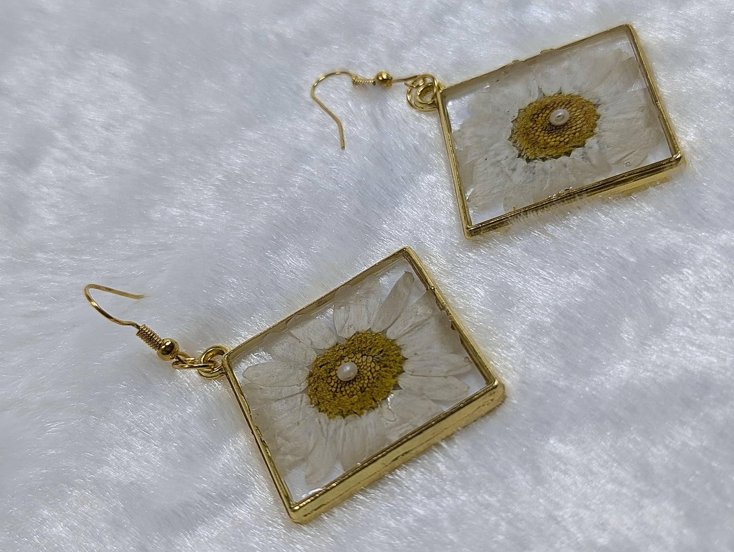 Daisy Resin Earrings