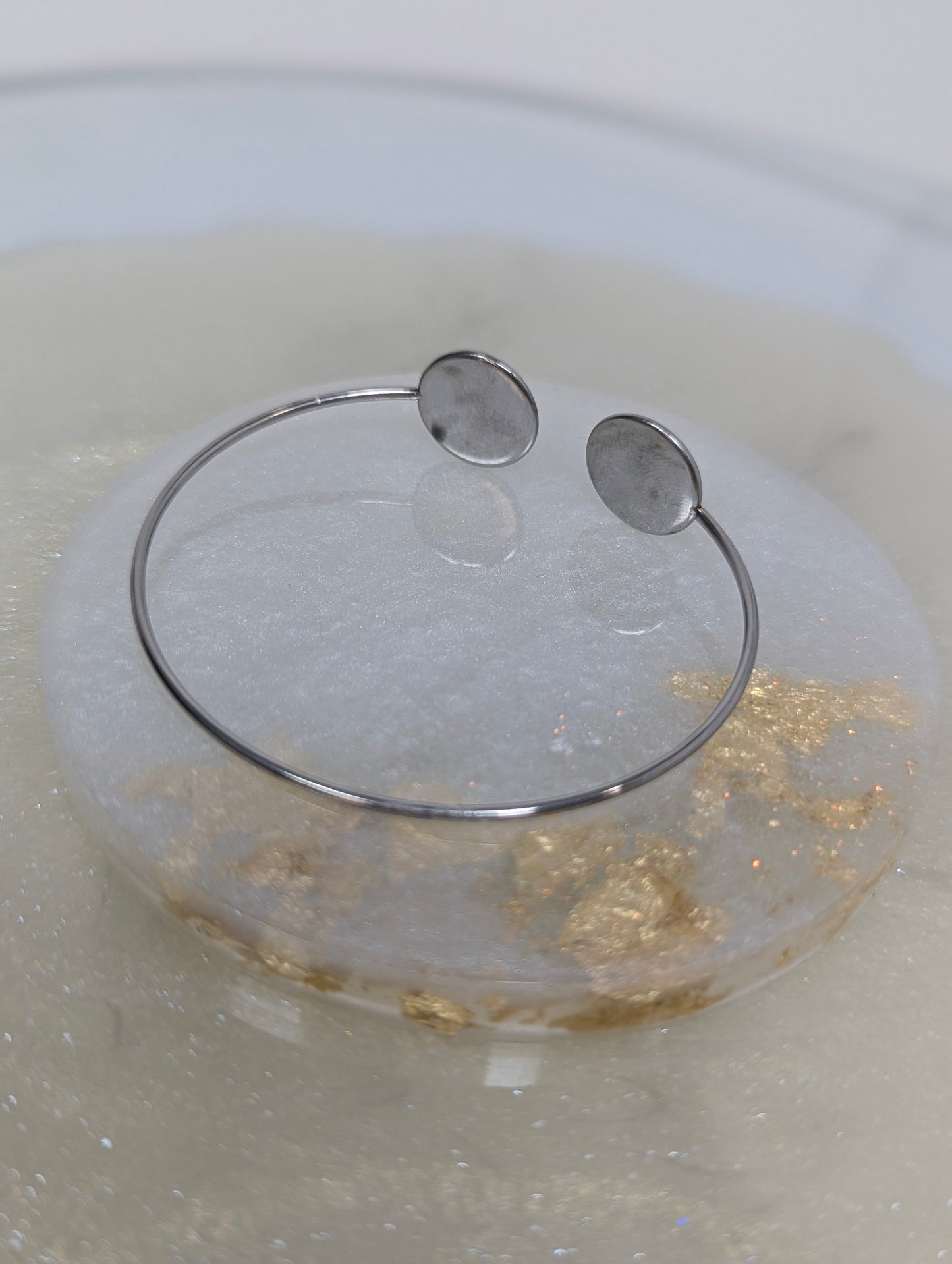 Pearl White and Gray Marble Resin Bangle