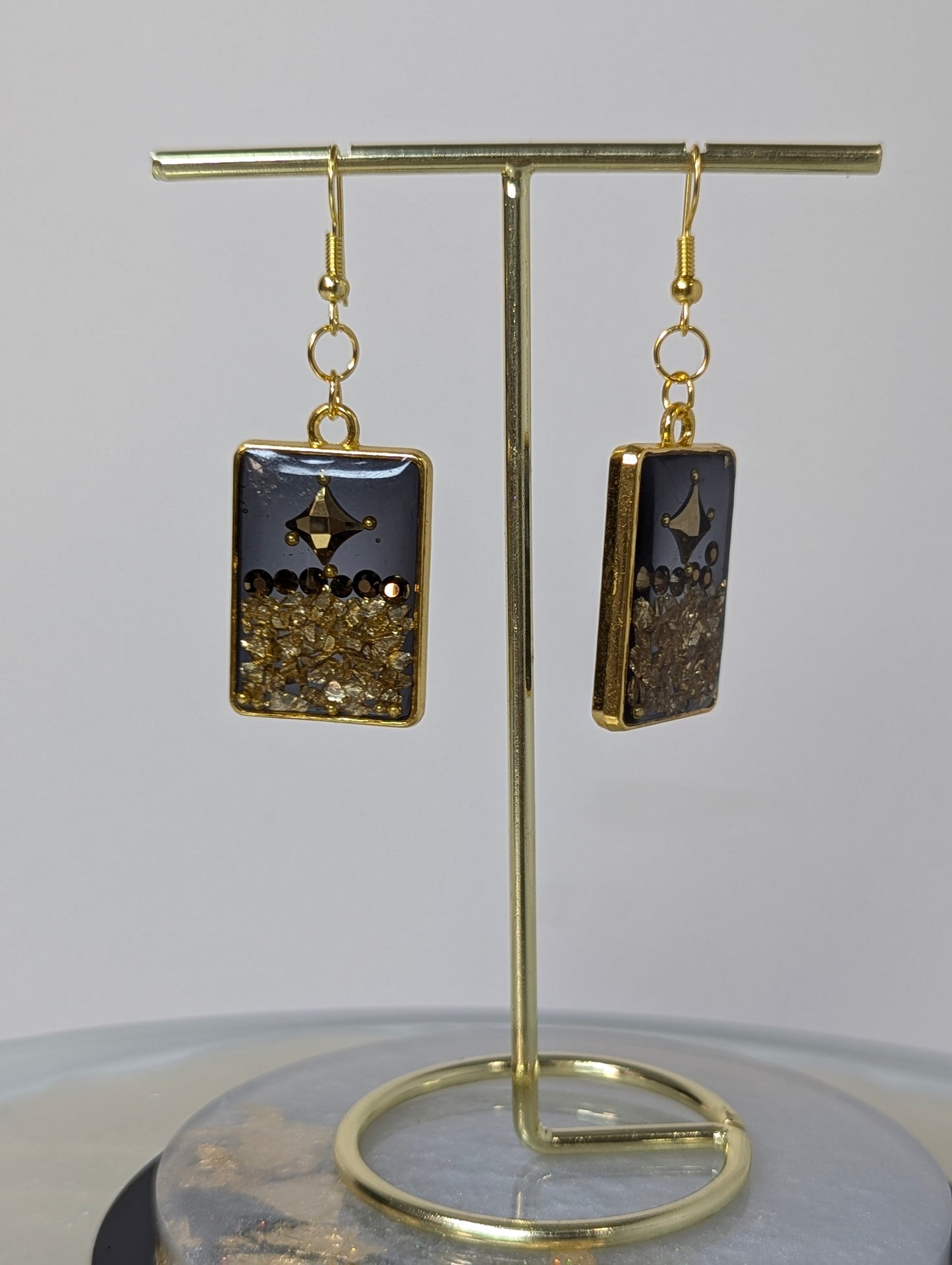 Gold Stones Resin Earrings -- Black