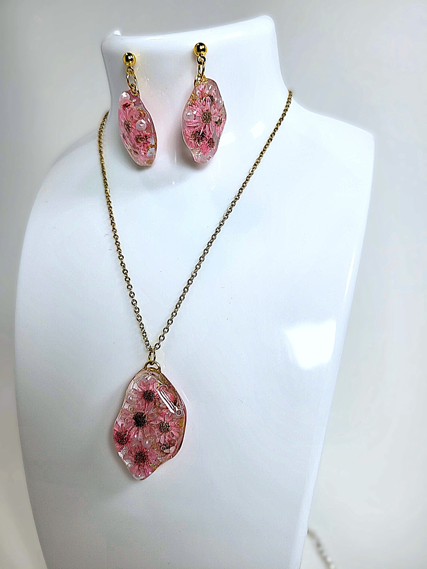 Mini Daisy Resin Jewelry -- Pink