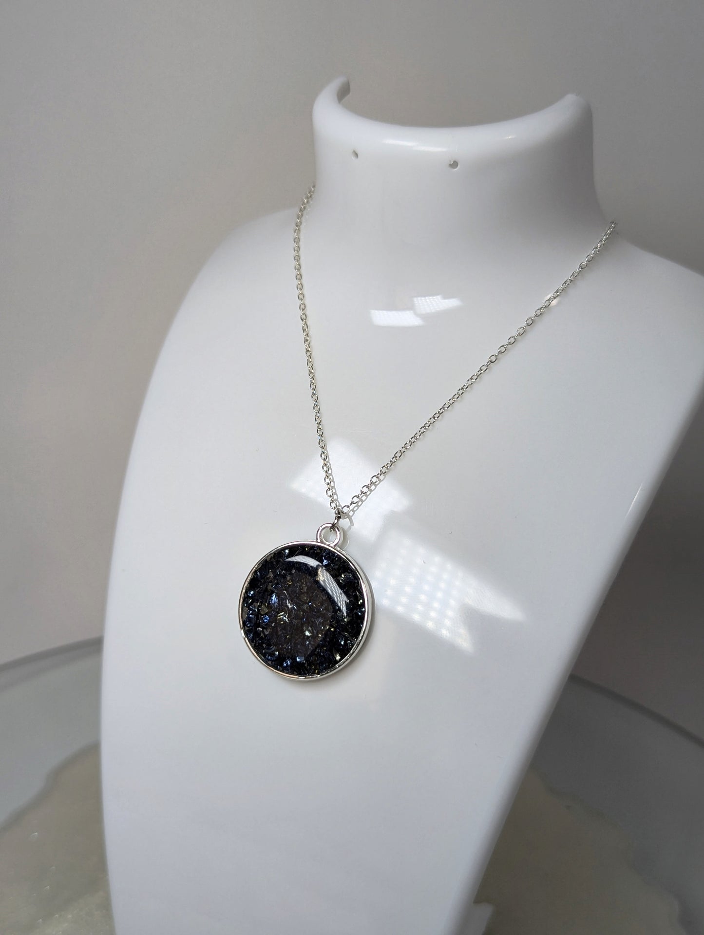Gray Stones Resin Necklace
