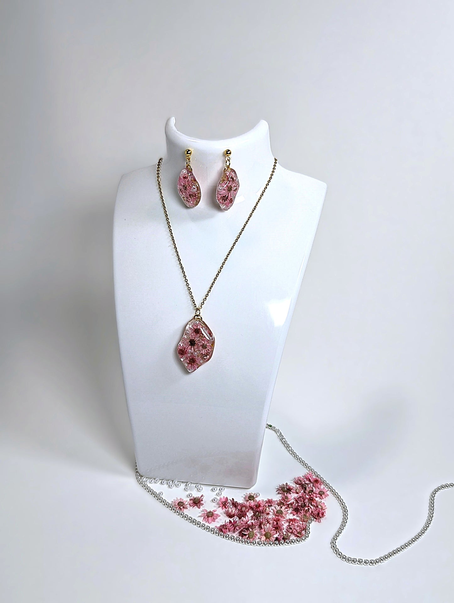 Mini Daisy Resin Jewelry -- Pink