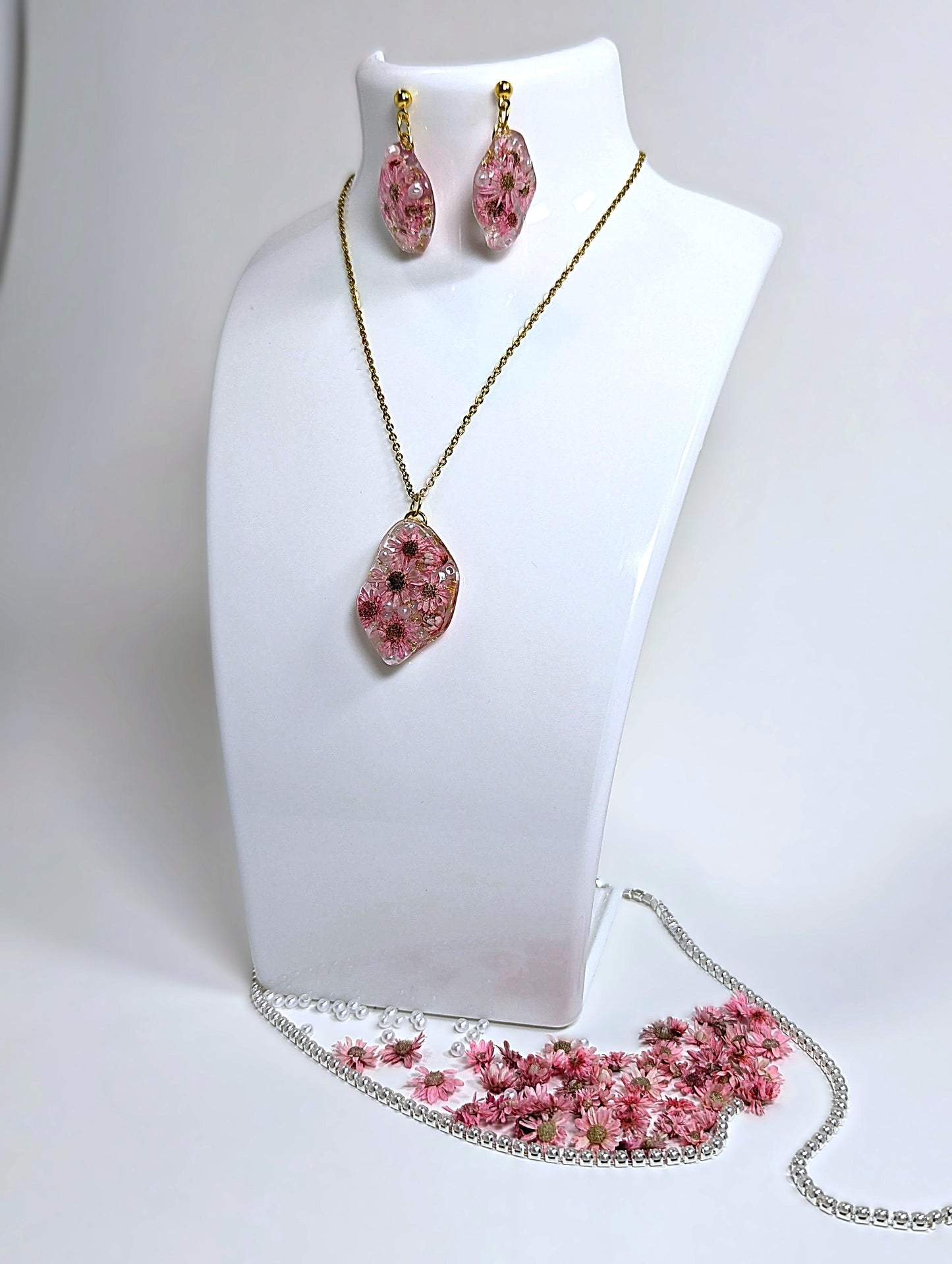Mini Daisy Resin Jewelry -- Pink