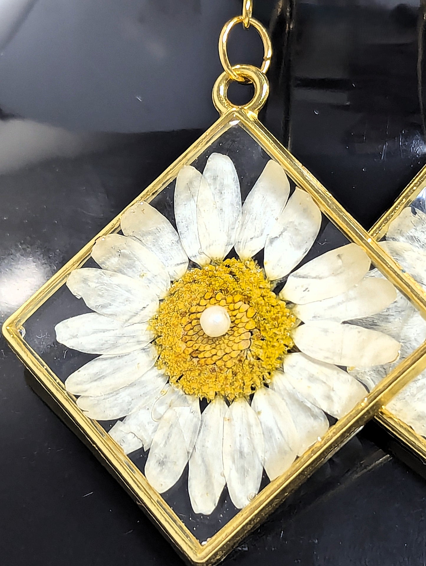 Daisy Resin Earrings