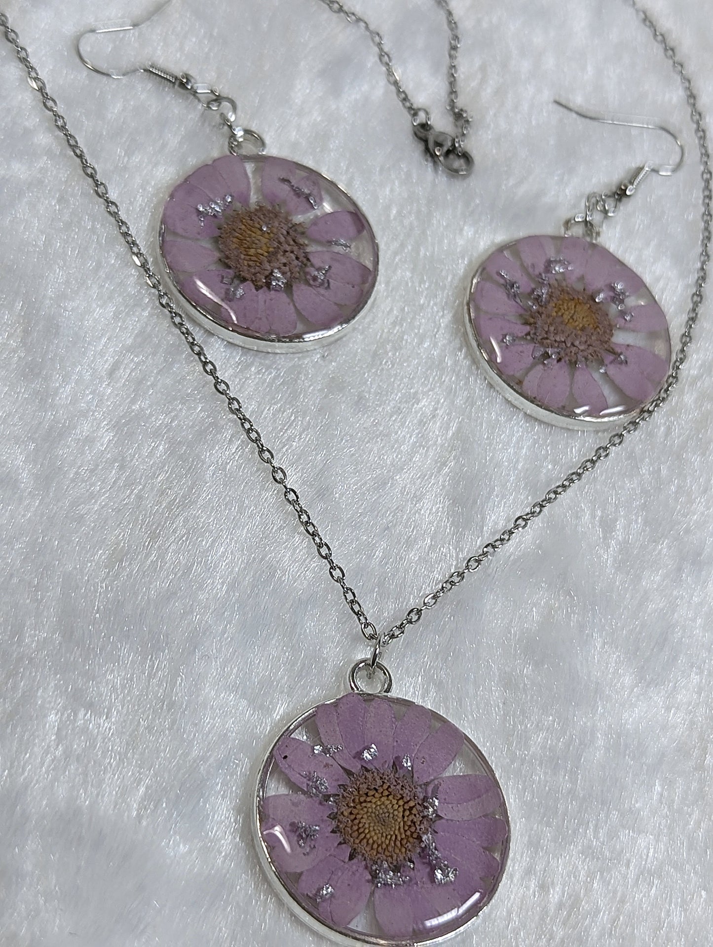 Daisy Flower Resin Jewelry -- Purple