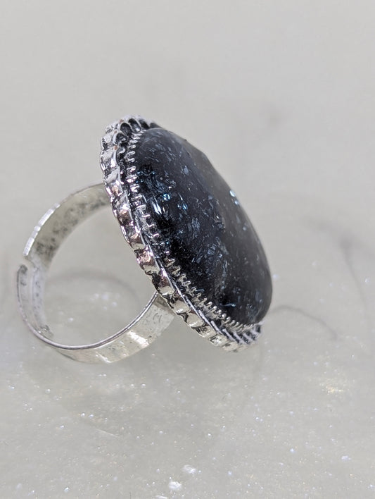 Broken Stone Resin Ring -- Charcoal