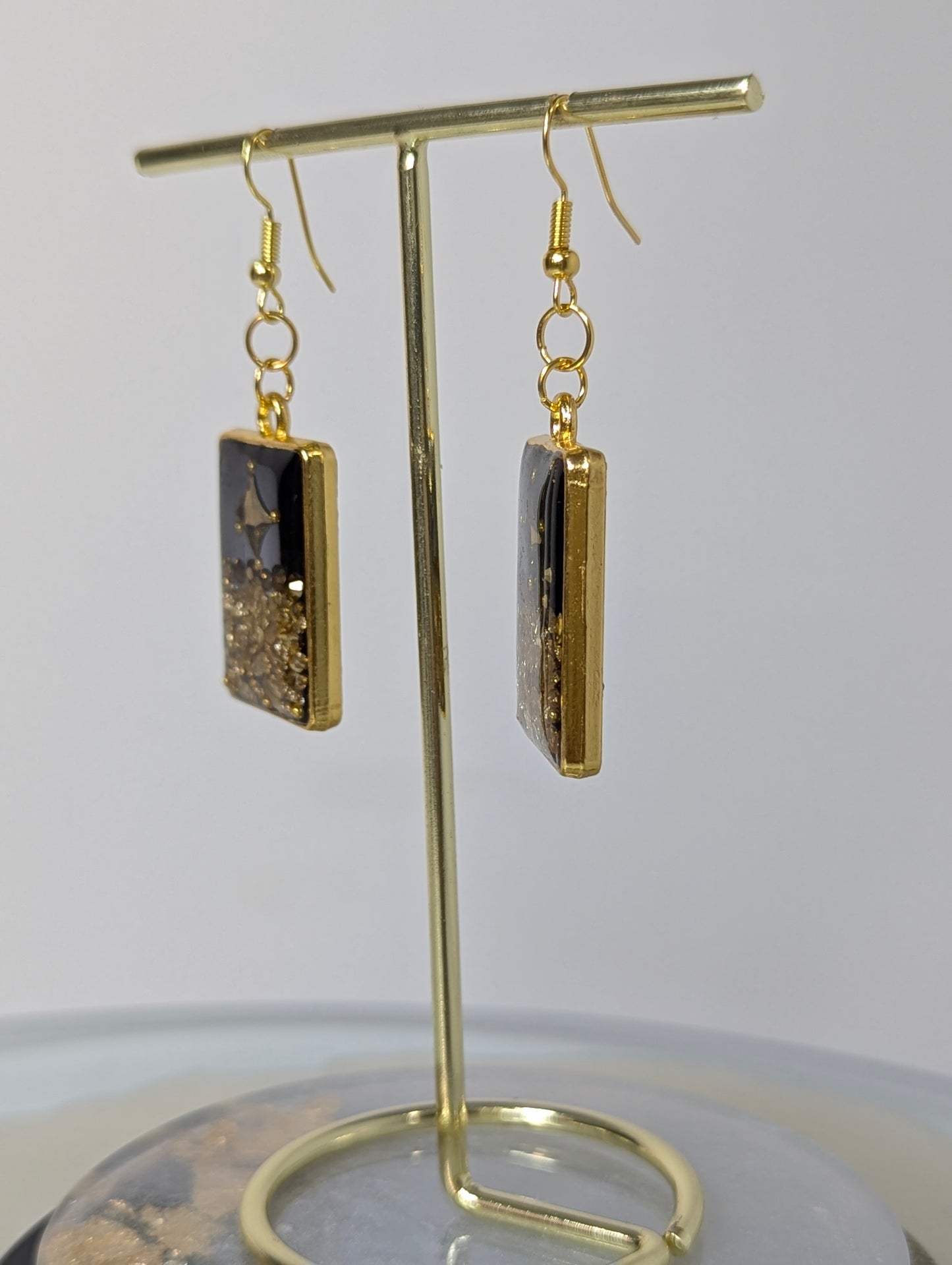 Gold Stones Resin Earrings -- Black
