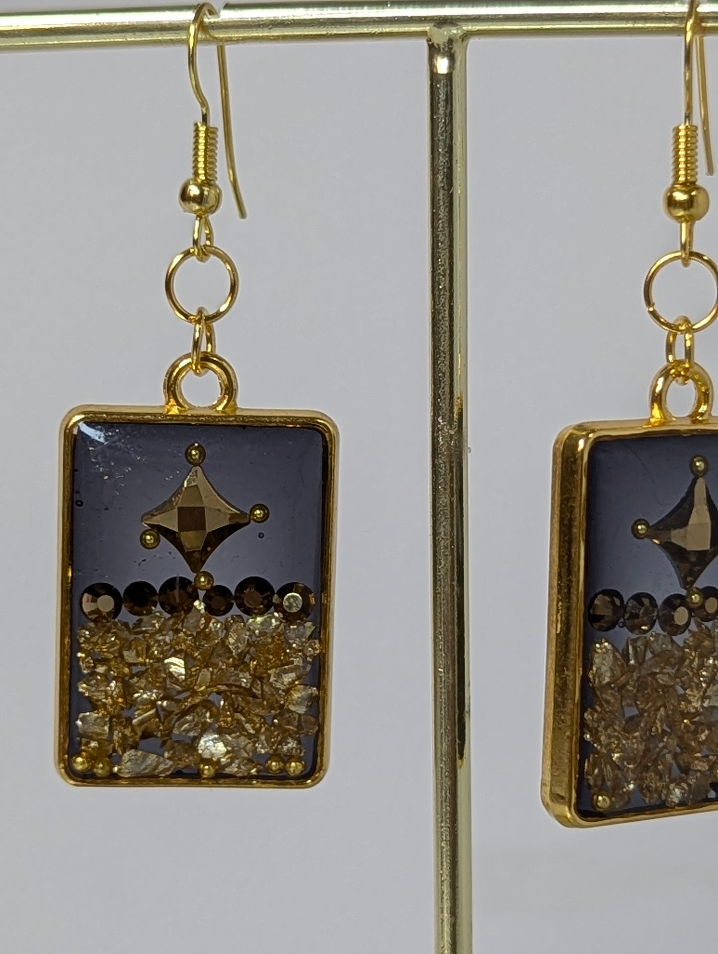 Gold Stones Resin Earrings -- Black