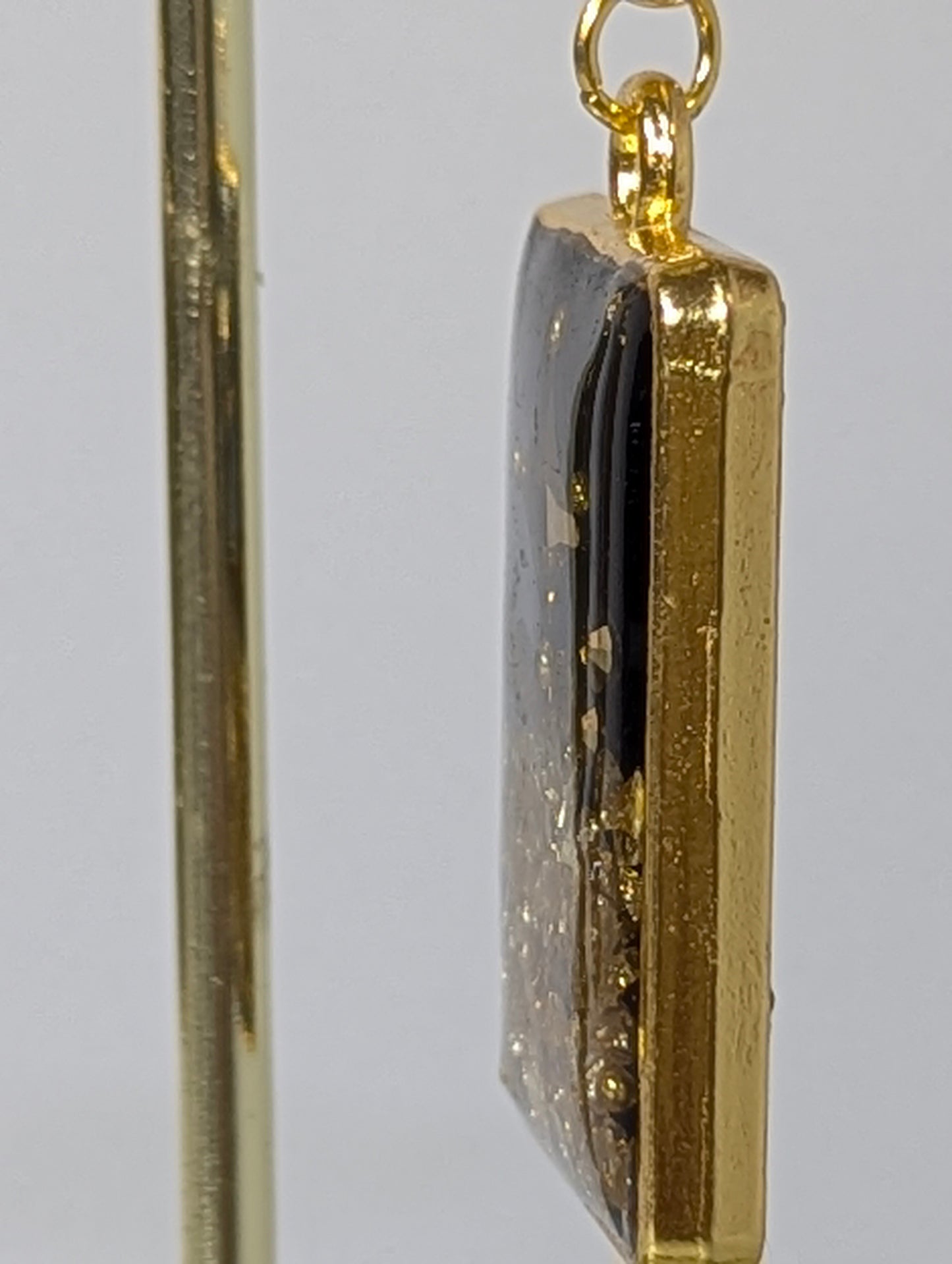 Gold Stones Resin Earrings -- Black